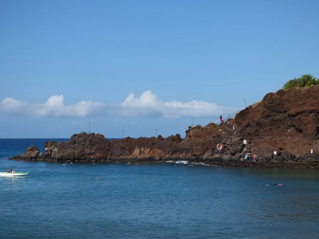 Black Rock Maui Snorkeling: Entry, Reef and Currents