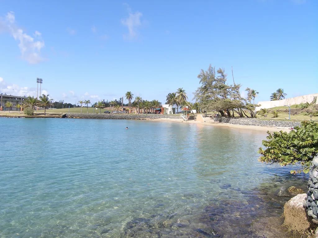 Escambrón Beach Snorkeling Guide: Reef, Entry and What You'll See