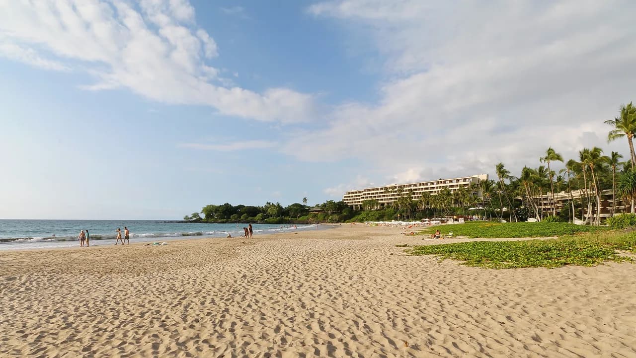 Mauna Kea Beach Snorkeling: Kaunaʻoa Bay Guide