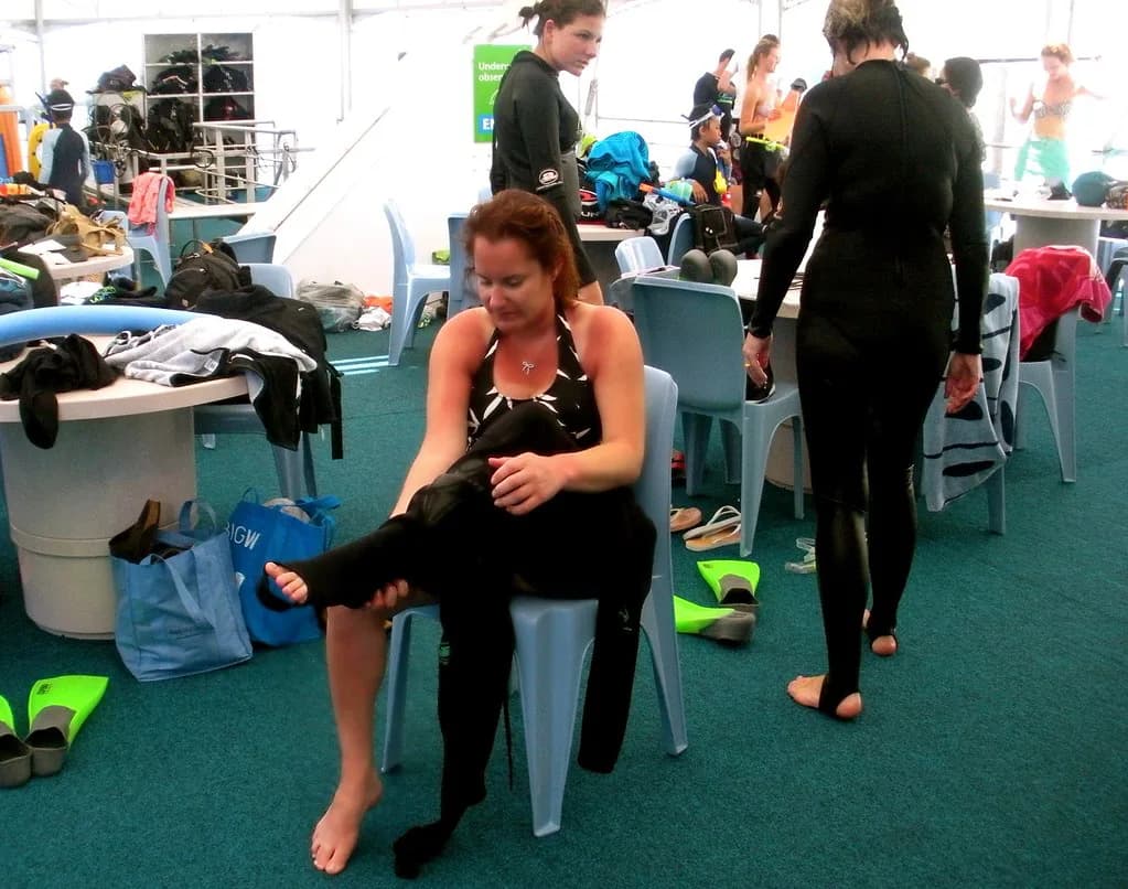 Snorkeling Wetsuit Guide: Choosing Thickness and Fit