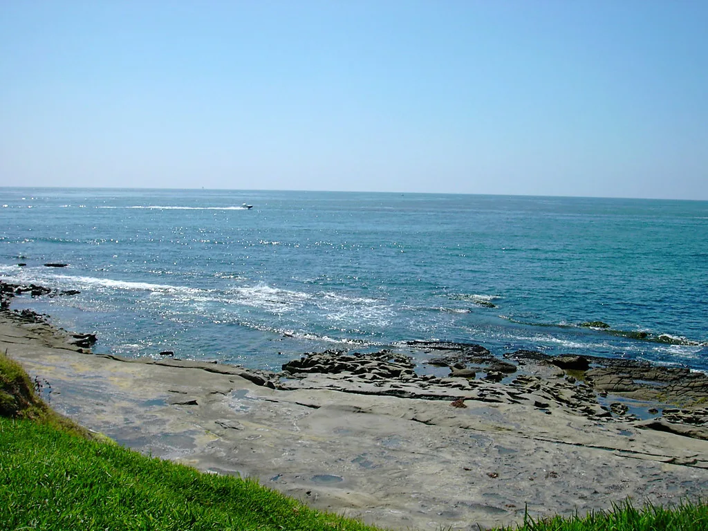 Rocky reef shelf on the La Jolla coast, California
