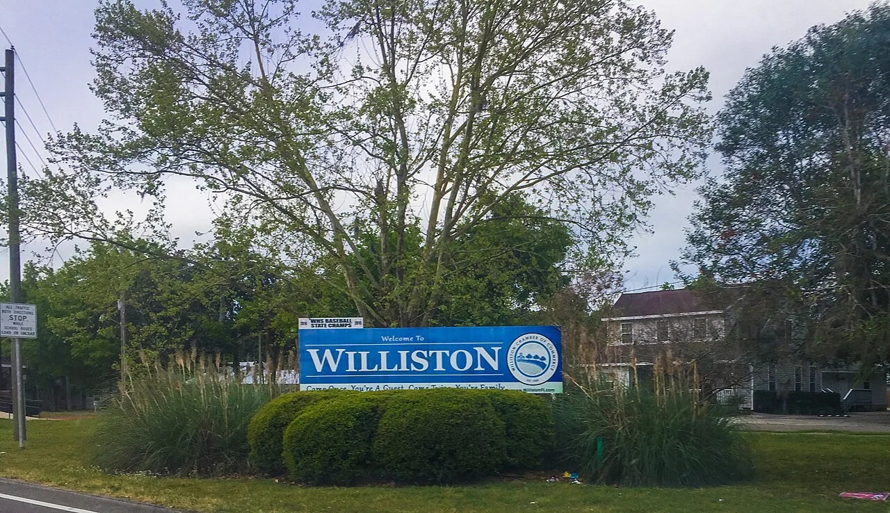 Welcome sign in Williston, Florida, the town closest to Devil's Den