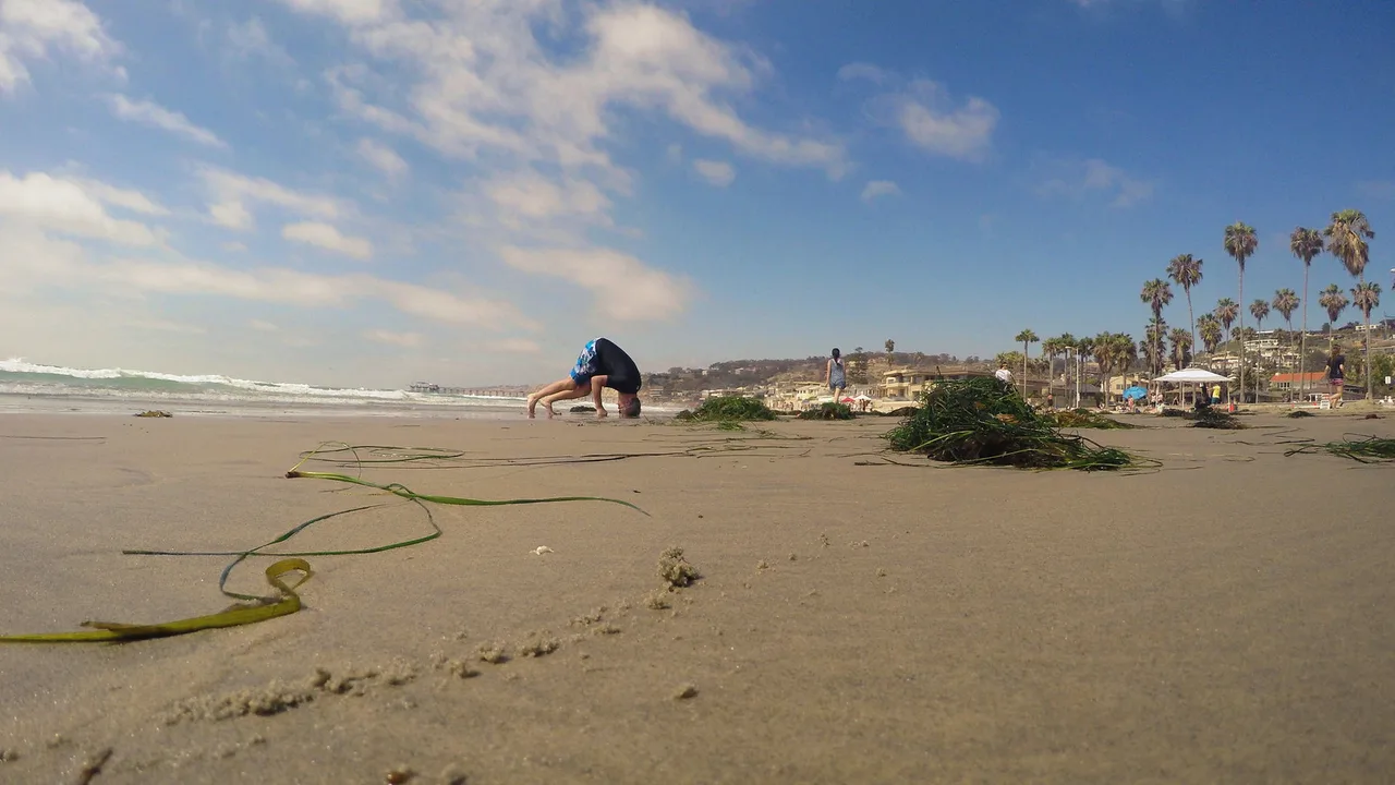 La Jolla Shores headstand